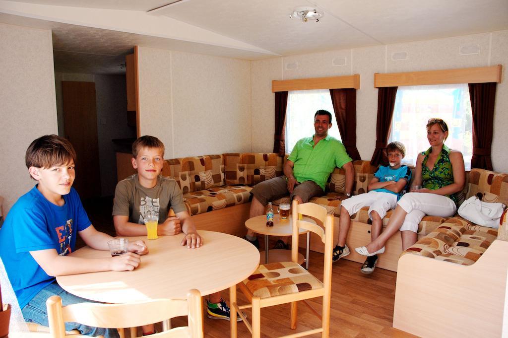 מול Oostappen Vakantiepark Zilverstrand חדר תמונה